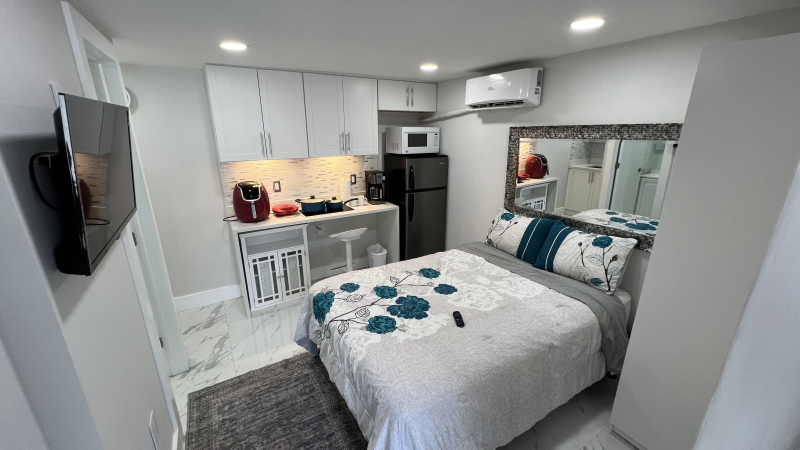 Alugo lindo studio completo em Deerfield Beach na  48 