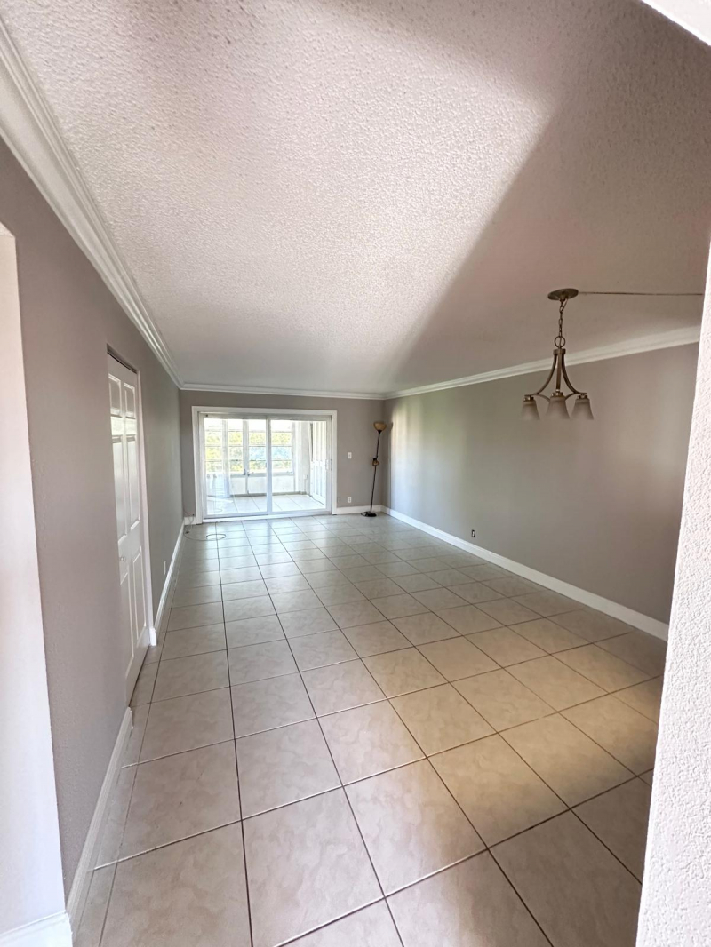 Boca Raton - 2 quartos 2 Banheiros $2,300