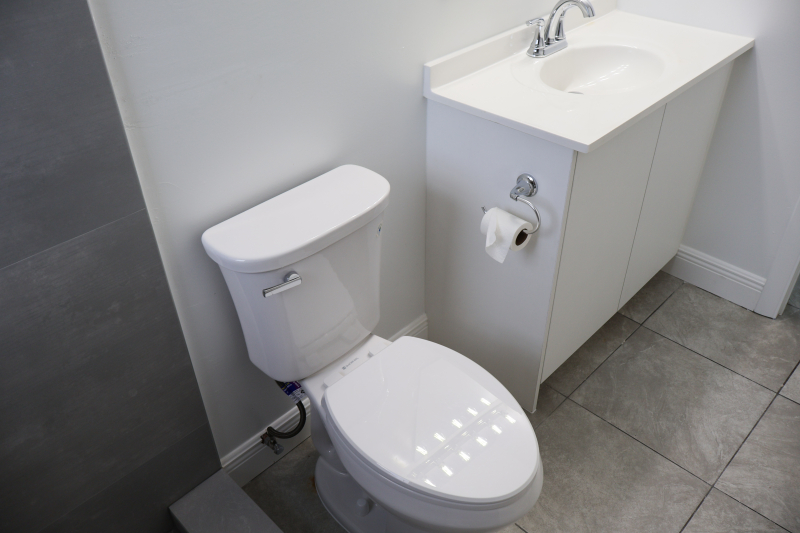 $1.900 por mês, água incluída. Apartamento 2/1 todo reformado em Sunrise