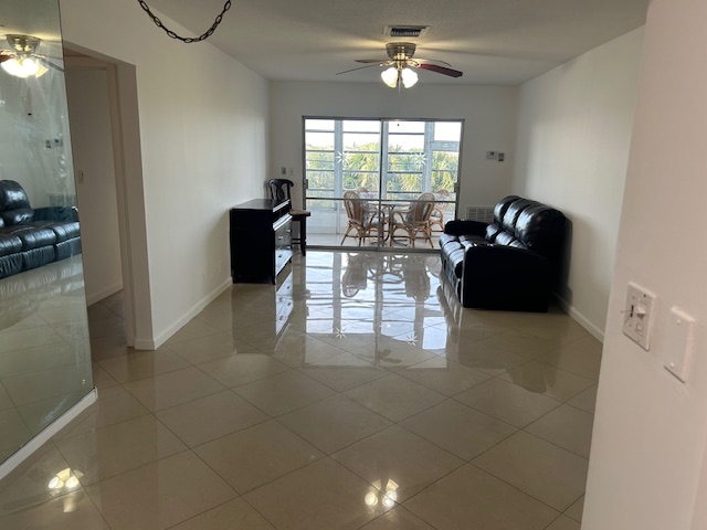 Alugo apt 2/2 perto Seabra Pompano Beach 786 7079280