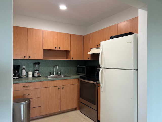 Alugo apt 2/2 perto Seabra Pompano Beach 786 7079280