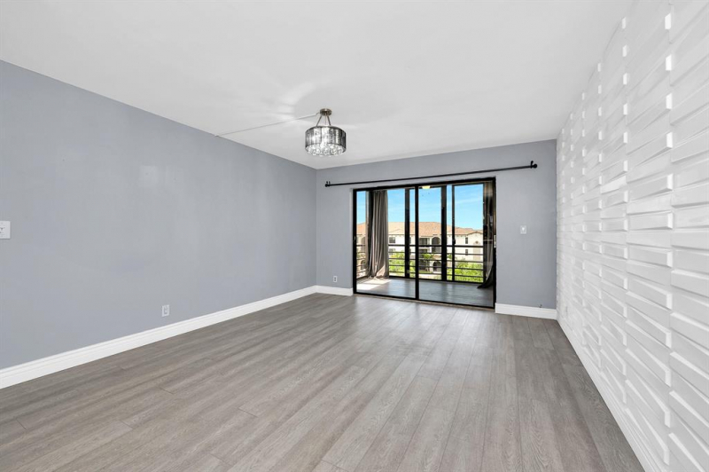 Alugo excelente/ updated apto 2/2 em Boca 