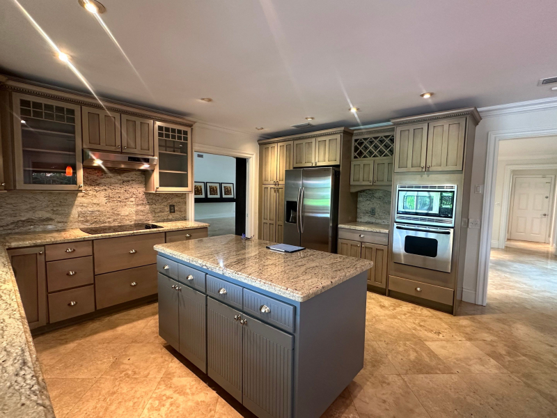 Vendedor(a) de Cabinets e Countertops