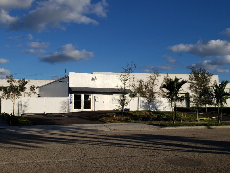 Aluga-se loja venda de carros