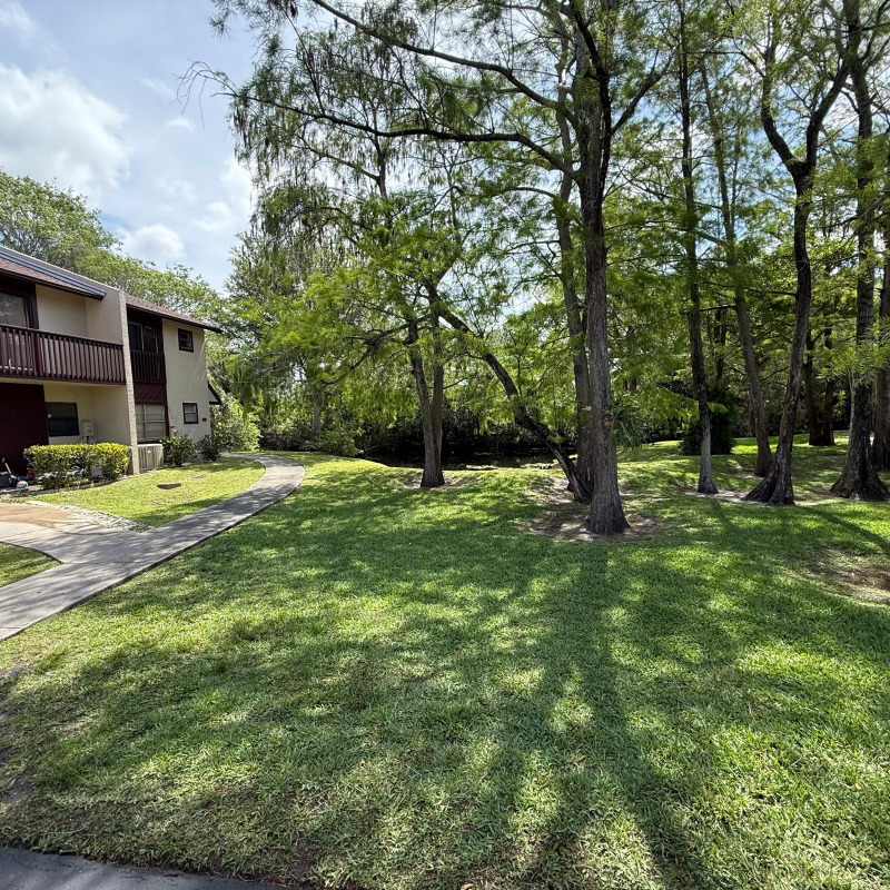 Alugo linda town home 2/2,5  Deerfield