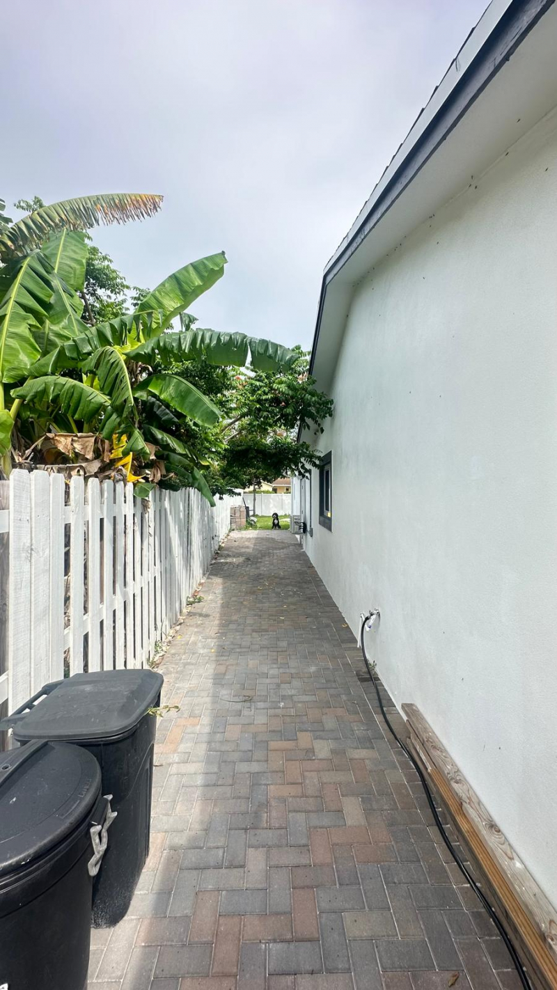 Studio Renovado com Entrada Privativa – Boca Raton/Coconut Creek – Utilidades Inclusas