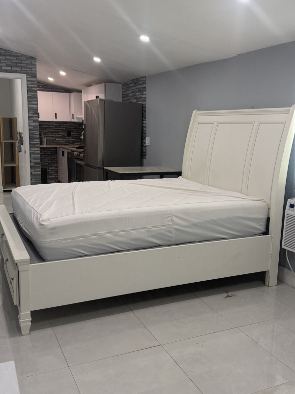 ALUGA-SE $1,375.00 Studio Moderno em Pompano Beach!