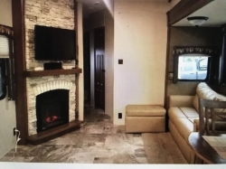 Mobile home de 1 quarto, com lareira, e cozinha ta...