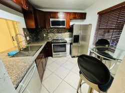 Alugo Condo 2/2 Ótima Localização Deerfield/Pompano