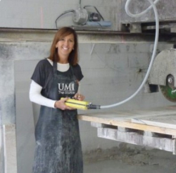 Vaga para Profissional e Ajudante de Fabricação de Granito(homens e mulheres)