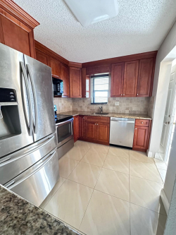 Boca Raton - 2 quartos 2 Banheiros $2,300