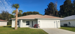 Alugo casa em Port St Lucie.
