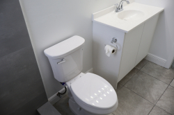 $1.900 por mês, água incluída. Apartamento 2/1 todo reformado em Sunrise