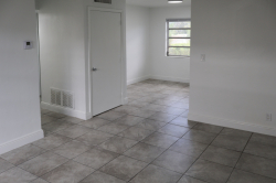 $1.900 por mês, água incluída. Apartamento 2/1 todo reformado em Sunrise