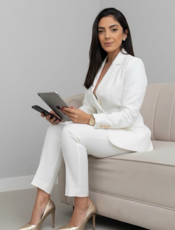 Contratamos mulheres de 22 a 50 ANOS 