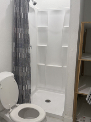 ALUGA-SE $1,375.00 Studio Moderno em Pompano Beach!